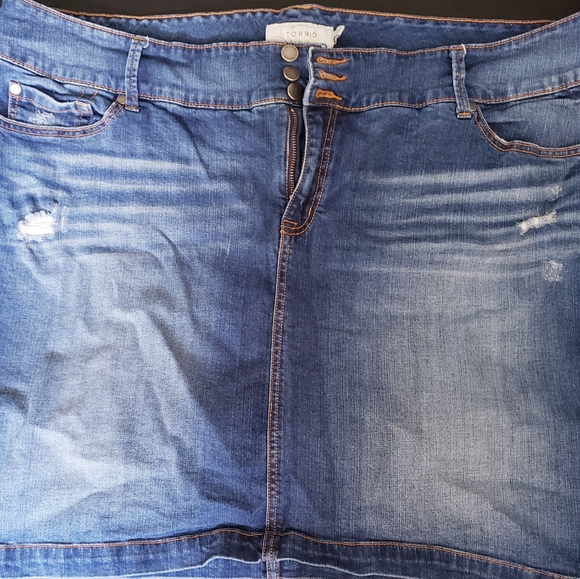 Pristine - Torrid Stretch Denim Skirt - Barely Worn - Picture 1 of 8